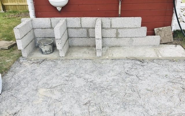 Yes! Grillplatsen börjar ta form nu
